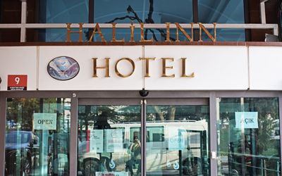 Hall Inn Hotel · 3
