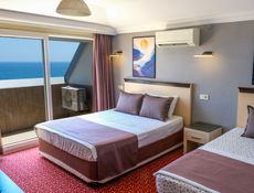 Standart Deniz Manzaralı Üç Kişilik Oda