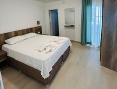 Tetradeka Room