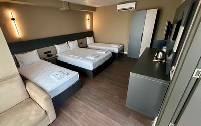 Esse Joven Hotel · 4