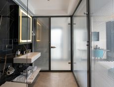 Balkonlu ve Deniz Manzaralı Deluxe Oda