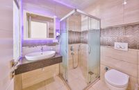 Dreibettzimmer mit Balkon und Meerblick