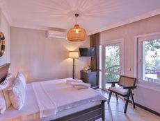 Deluxe Oda Kısmi Deniz Manzaralı Balkonlu