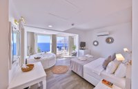 Honeymoon Room with Sea View & Jacuzzi