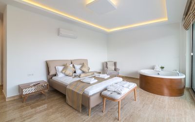 Villa Sea · 3