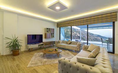 Villa Sea · 4