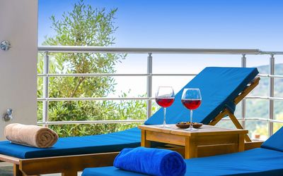 Villa Spring · 4