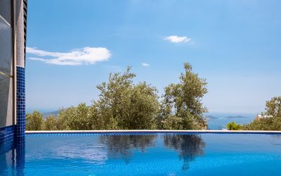 Villa Spring · 3