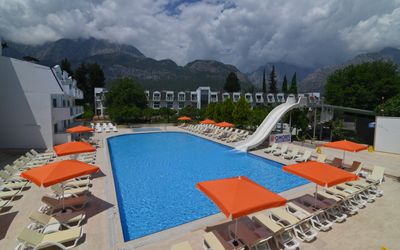 Omorfi Garden Resort Hotel · 3