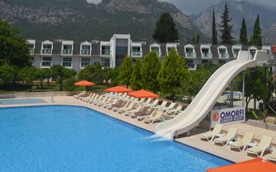 Omorfi Garden Resort Hotel · 4