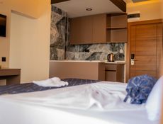 Sutite Room ( Connecting Triple use )