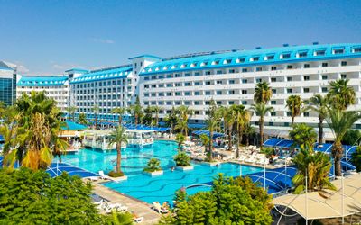 Crystal Admiral Resort Suites & Spa Hotel · 4