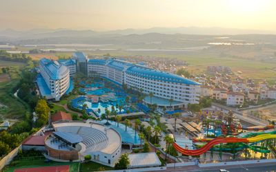 Crystal Admiral Resort Suites & Spa Hotel · 3