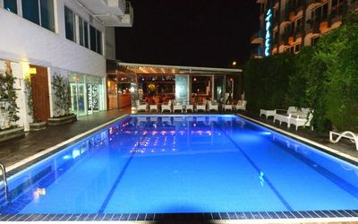 Kristal Beach Hotel · 4