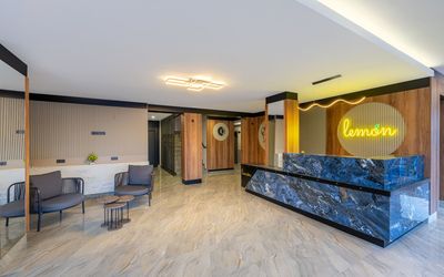 Lemon Hotel · 3