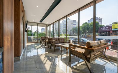 Lemon Hotel · 5