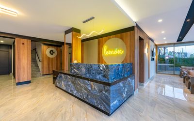Lemon Hotel · 4