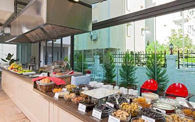 The Room Hotel & Apartments · 4
