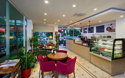 The Room Hotel & Apartments · 3
