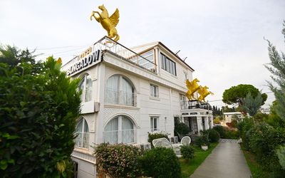White Country Boutique Hotel · 2