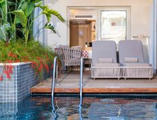 Deluxe Lagoon Swim-Up Oda