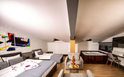 Ren Laren Family Hotel & Spa · 3