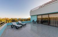 Senior Suite - Land View