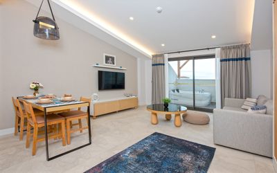 A Suite Side · 5