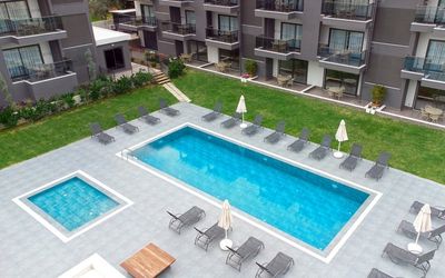 A Suite Side · 4