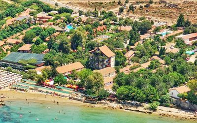 Leda Beach Hotel · 2