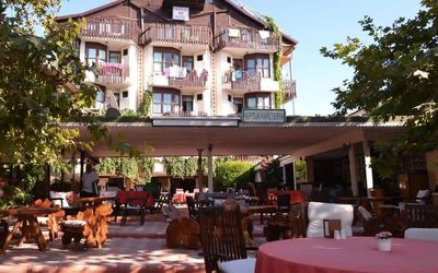 Neptün Hotel · 3