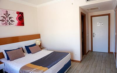 Side Legend Hotel · 4