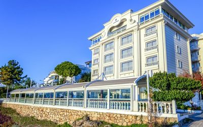 La Boutique Hotel & Suites · 4