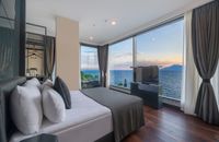 Luksusowy balkon i widok na morze