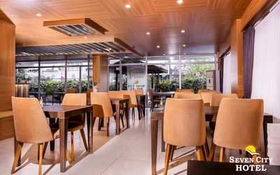 Seven City Hotel · 4