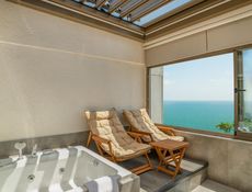Deniz Manzaralı Suit - 3