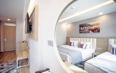 Old Town Point Hotel · 4