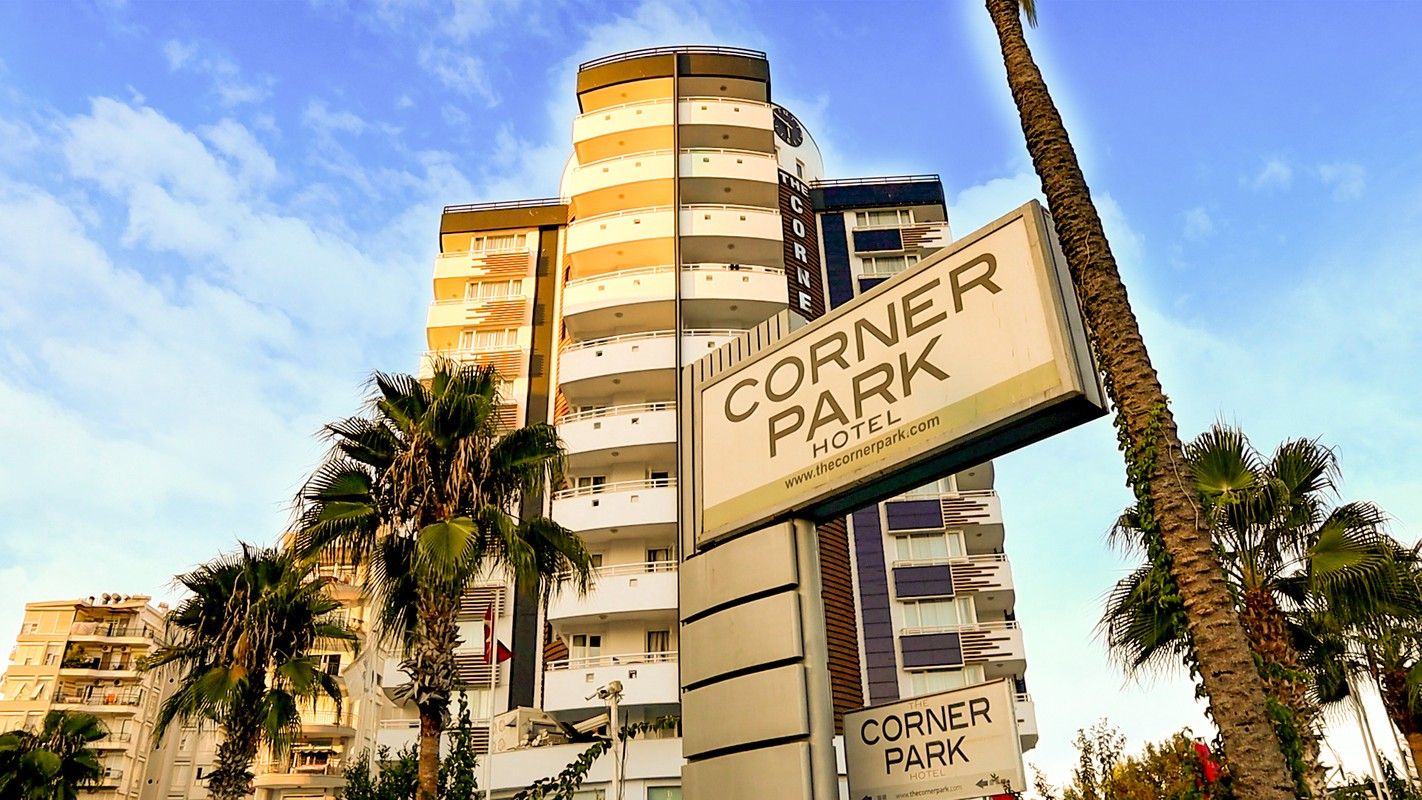 The Corner Park Hotel