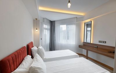 The Luna Suite Hotel · 4