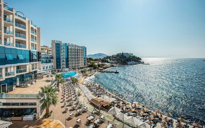 Charisma De Luxe Hotel · 4