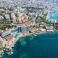 Charisma De Luxe Hotel