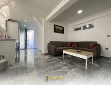 Denize yürüme mesafesinde 2+1 geniş apart