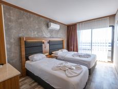 Standart,Deniz Manzaralı Dbl + Tek Yatak