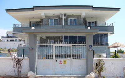 Mavi Restaurant & Apartments 3 · 5