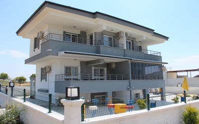 Mavi Restaurant & Apartments 3 · 4