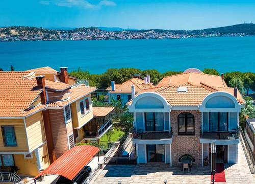 turkey/balikesir/ayvalik/lauracundaf9edef1f.jpg