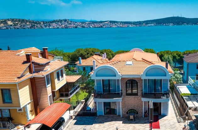 turkey/balikesir/ayvalik/lauracundaf9edef1f.jpg