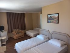 Family Room - Quadruple