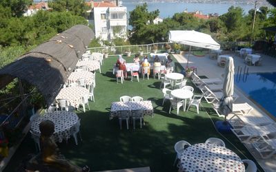 Tunç Otel · 4