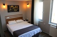 Yandan Deniz Manzaralı Standart Oda (Fransız Balkon)